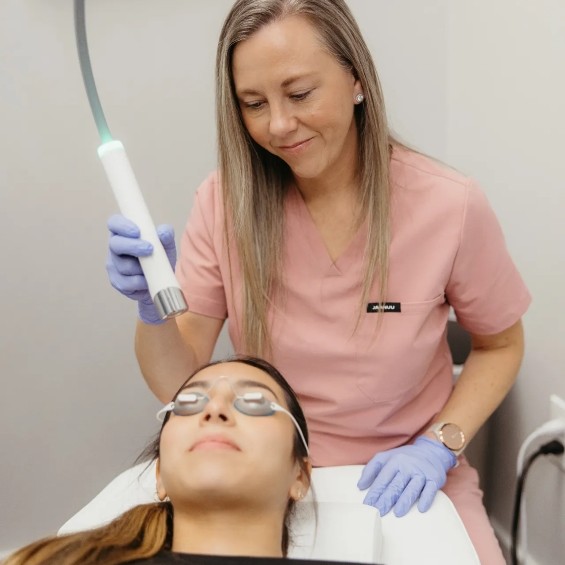 An Encompass Wellness & Aesthetics customer receiving ClearSilk Anti-Aging treatment.